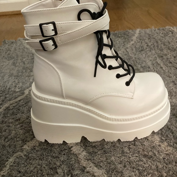 Goth white Dolls Kill boots never worn size 9 - Picture 3 of 3